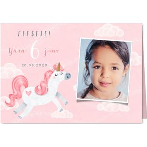Uitnodiging kinderfeestje eenhoorn meisje wolkjes foto