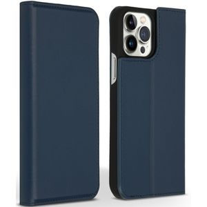 Accezz Premium Leather Slim Bookcase voor de iPhone 13 Pro Max - Donkerblauw