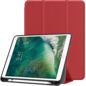 imoshion Trifold Bookcase voor de Apple iPad 6 (2018) 9.7 inch / iPad 5 (2017) 9.7 inch / Air 2 (2014)/Air 1 (2013) - Rood