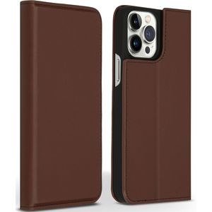 Accezz Premium Leather Slim Bookcase voor de iPhone 13 Pro Max - Bruin