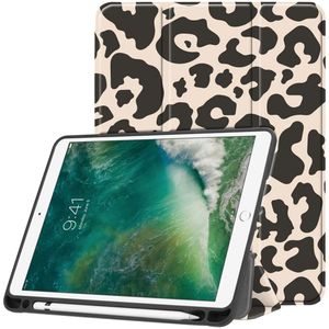 iMoshion Trifold Design Bookcase voor de iPad 6 (2018) 9.7 inch / iPad 5 (2017) 9.7 inch / Air 2 (2014) / Air 1 (2013) - Leopard