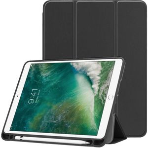 iMoshion Trifold Bookcase voor de iPad 6 (2018) 9.7 inch / iPad 5 (2017) 9.7 inch / Air 2 (2014)/Air 1 (2013) - Zwart