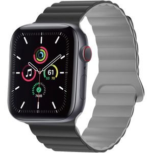 iMoshion Siliconen magnetisch bandje voor de Apple Watch Series 1-9 / SE / Ultra (2) - 42/44/45/49 mm - Zwart / Grijs