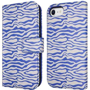 iMoshion Design Bookcase voor de iPhone SE (2022 / 2020) / 8 / 7 / 6(s) - White Blue Stripes