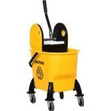 HOMCOM Reinigungswagen mit Fahreimer und Auswringvorrichtung 26 Liter Gelb 44x36x90cm leicht effizient für gründliche Reinigung  Aosom.de