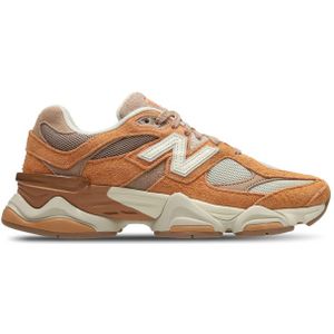New Balance 9060 Sneakers Dames - Oranje - Maat 41.5 - Suède