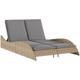 vidaXL Ligbed met kussens 114x205x73 cm poly rattan beige