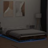 vidaXL Bedframe met LED-verlichting sonoma eikenkleurig 135x190 cm