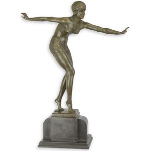 BRONZEN SCULPTUUR VAN EEN DANSENDE VROUW OP MARMEREN BASEMENT