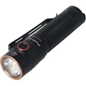 Fenix E30R LED-zaklamp met maximaal 1600 lumen, inclusief 3500mAh-batterij en magnetische oplaadkabe
