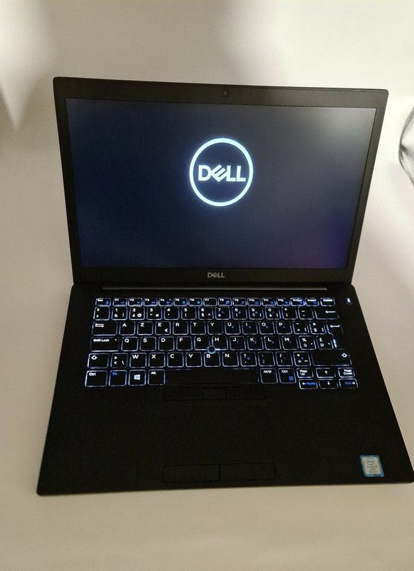 DELL Latitude 7490 Intel® Core™ i7 i7-8650U Laptop 35,6 cm (14") Full HD 8 GB DDR4-SDRAM 512 GB SSD Wi-Fi 5 (802.11ac) Windows 10 Pro Zwart