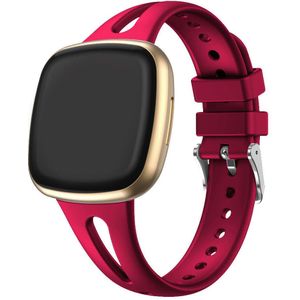 Strap-it Fitbit Versa 4 luxe siliconen bandje (rosé-rood)