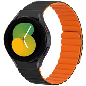 Strap-it Samsung Galaxy Watch 5 - 40mm magnetisch siliconen bandje (zwart/oranje)