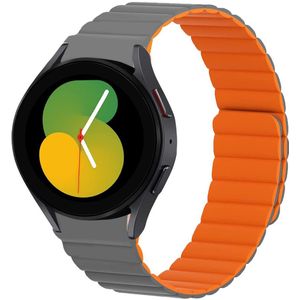 Strap-it Samsung Galaxy Watch 5 - 40mm magnetisch siliconen bandje (grijs/oranje)