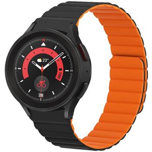 Strap-it Samsung Galaxy Watch 5 Pro magnetisch siliconen bandje (zwart/oranje)