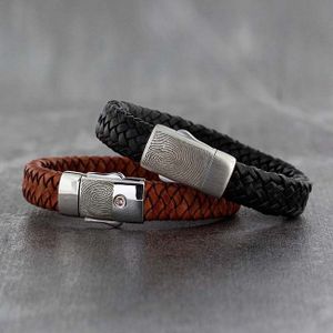 Vingerafdruk op RVS Voorzijde Embrace Armband