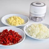 MikaMax Mini Food Processor - Keukenmachine - Hakmolen - Oplaadbaar - Draagbaar - Incl. Mesjes - Incl. 2 kopjes (200 & 300ml)