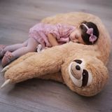 MikaMax Sloth Pillow – Origineel XL – 90 cm – Polyester knuffel – Luiaard knuffel - Baby Cadeau