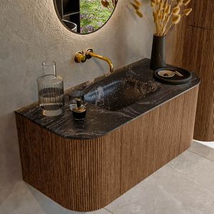 Mondiaz kurve-dlux 100 cm onderkast greeploos 1 lade met deuren walnut, wastafel solid surface midden lava 0 kraangaten zonder spiegel