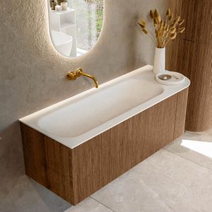 Mondiaz kurve 125 cm onderkast greeploos 1 lade met deuren walnut, wastafel solid surface links talc 0 kraangaten zonder spiegel