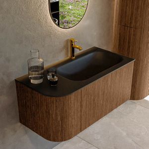 Mondiaz kurve 95 cm onderkast greeploos 1 lade met deuren walnut, wastafel solid surface rechts urban 1 kraangat zonder spiegel