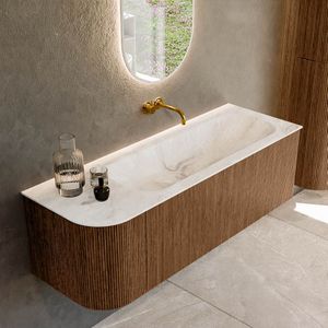 Mondiaz kurve-dlux 135 cm onderkast greeploos 1 lade met deuren walnut, wastafel solid surface rechts frappe 0 kraangaten zonder spiegel
