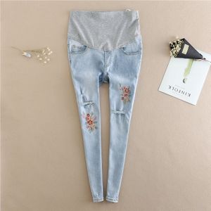 Zomer Lichtblauw Ripped Jeans Kleding Voor Zwangere Vrouwen Borduren Bloem Denim Gat Potlood Zwangerschap Broek