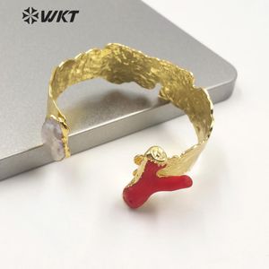 WT-B512 Exclusieve Hamer Goud Electroplated Bangle Vrouwen Loved Red Coral Armband Chic Vintage Armband In Goud