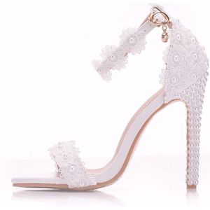 Crystal Queen Vrouwen Parel Kant Trouwschoenen Dunne Hoge Hakken Witte Bloemen Bridal Sandalen Vrouwen Zomer Up Trouwschoenen Vrouw