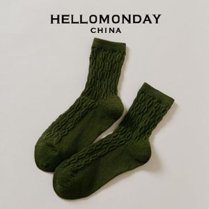 Herfst En Winter Sokken Vrouwen Mid-Kalf Leuke Japanse Stijl Retro Twist Ins Mode Warme Wollen Sokken