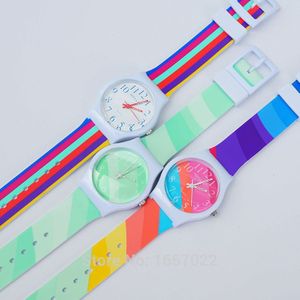 Top brand vrouwen man casual kleur lijn siliconen band mode quartz horloges voor dames jurk sport horloges