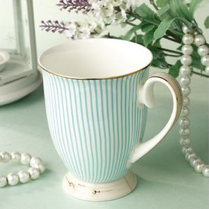 Elegante Thee cups Britse Gezuiverd Keramische Kopjes Bone China Blauwe Strepen koffiekopje Gouden Patroon Mode Unieke Goblet