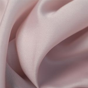 Vlakte en effen zijde blends polyester stof, lichte sculptuur, licht geel en roze, naaien voor jurk, rok, ambacht door de werf