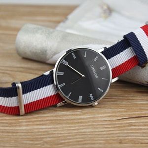 Nylon Band Stijl Quartz Dames Horloge Top Horloge Mode Casual Mode Kleurrijke Patroon Klassieke Horloge Relogio