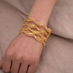 24K 4 Stuks Buigen Etnische Gold Kleur Dubai Armbanden Etnische Bruiloft Luxe Bangles & Armband Vrouwen Meisje Bruid Manchet dubai Armbanden