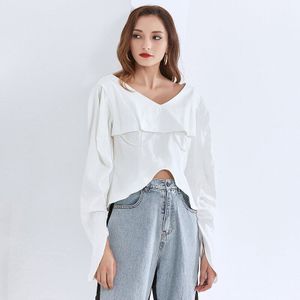Twotwinstyle Asymmetrische Shirt Voor Vrouwen V-hals Puff Lange Mouw Streetwear Witte Blouse Vrouwelijke Herfst Kleding