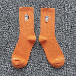 1 Paar Herfst Winter Effen Kleur Ins Katoenen Sokken Cartoon Astronauten Borduurwerk Lange Sokken Creatieve Leuke Straat Sport Sokken