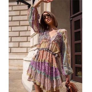 Boho Geïnspireerd Verstoorde Tiered Bloemenprint Jurk Vrouwen Met Lange Mouwen V-hals Sexy Party Dress Asymmetrische Lente Zomer Jurk