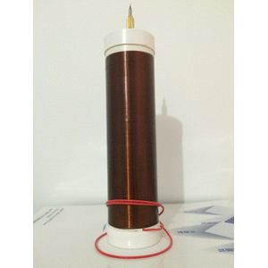 Tesla Coil Secundaire Spoel En Primaire Spoel Geborsteld Isolerende Verf Met Ontlading Tip Op Top