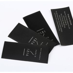 1000 stks Custom Kledingstuk Zorg Etiketten Zwarte Coth met Zilver Afdrukken Wassen Label voor Kleding