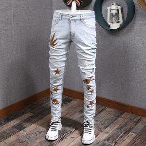 Amerikaanse Streetwear Mode Mannen Jeans Licht Blauw Slim Fit Elastische Ripped Jeans Mannen Night Club Borduren Hip Hop Jeans