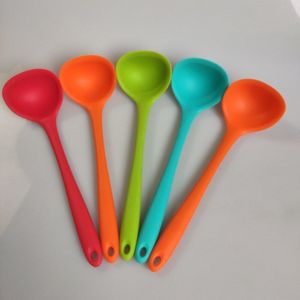 1Pc Siliconen Pollepel Lepel Lange Steel Soeplepel Iets Curve Lepels Fda Grade Keukengerei Koken Gereedschap Xb 016