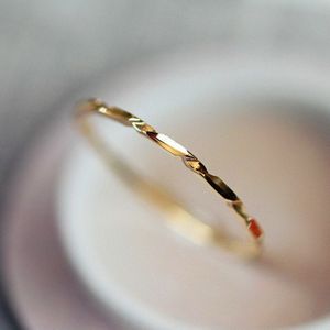 Eenvoudige Vrouwelijke Bruiloft Sieraden Kleine Ring Classic Gold Kleur Metalen Dunne Ring Dainty Bridal Ronde Engagement Ringen Voor Vrouwen