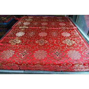 Chinese traditionele zijde brocade Polyester 75 CM breedte cheongsam kussen qipao Klassieke rode terug met goud en wit patroon