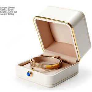 B-LIFE Vierkante Witte Lederen Armband Box Sieraden Display Engagement Bangle Houder Voor Ceremonie Van Bruiloft Valentijnsdag
