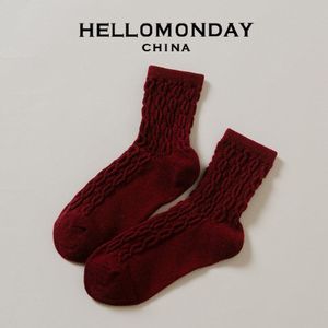 Herfst En Winter Sokken Vrouwen Mid-Kalf Leuke Japanse Stijl Retro Twist Ins Mode Warme Wollen Sokken