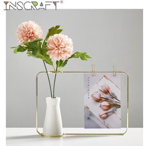 Geometrische Draad Fotolijst Voor Desktop Decoratieve Matte Messing Foto Frame Met Een Mooie Bloem Keramische Vaas