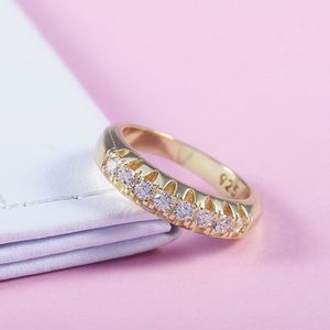 Luxe Vrouwelijke Ronde Crystal Dunne Ring Eenvoudige Geel Goud Kleur Wedding Ring Trendy Brida Wit Zirkoon Engagement Ringen Voor Vrouwen