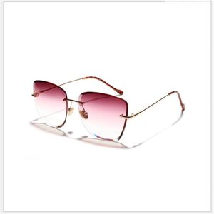Randloos Grote Frame Zonnebril Vrouwen Retro Strand Transparante Gekleurde Bril Rijden Zonnebril Bescherming