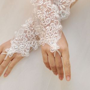 Vrouwen Sheer Mesh Vingerloze Handschoenen Borduren Bloemen Kant Huwelijk Bruids Wanten